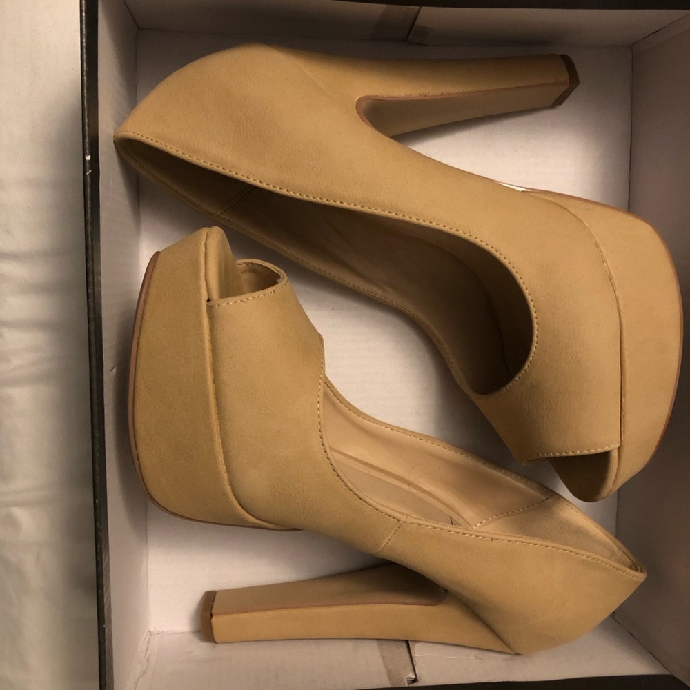 Nude heels. Size 7